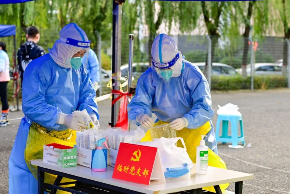 新京报社论:不能乱封乱控,重申精准防疫。