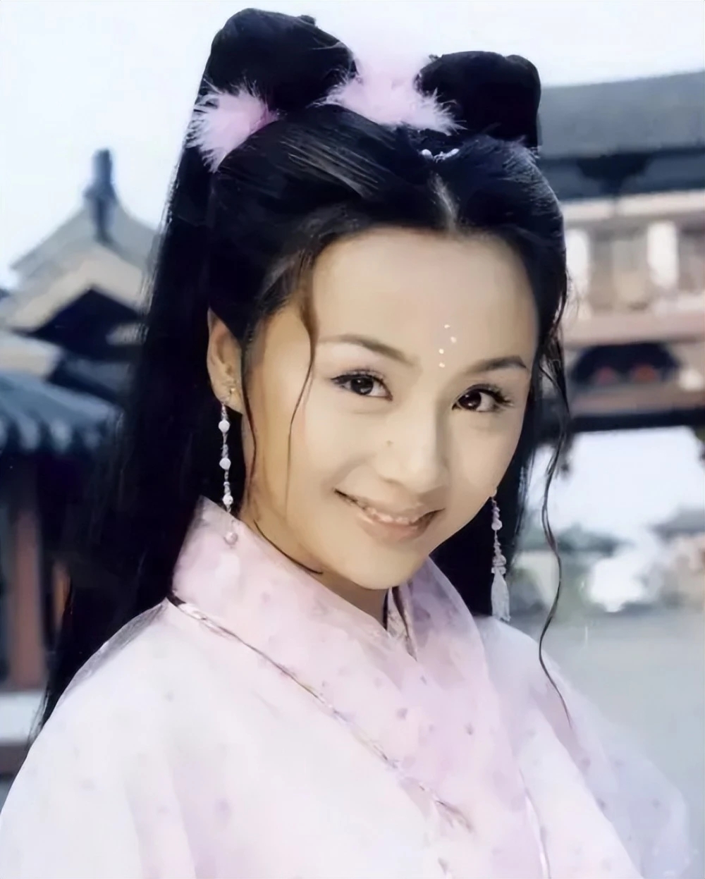 《消失》央视主持人:流浪,没人管,放弃铁饭碗,后悔吗?