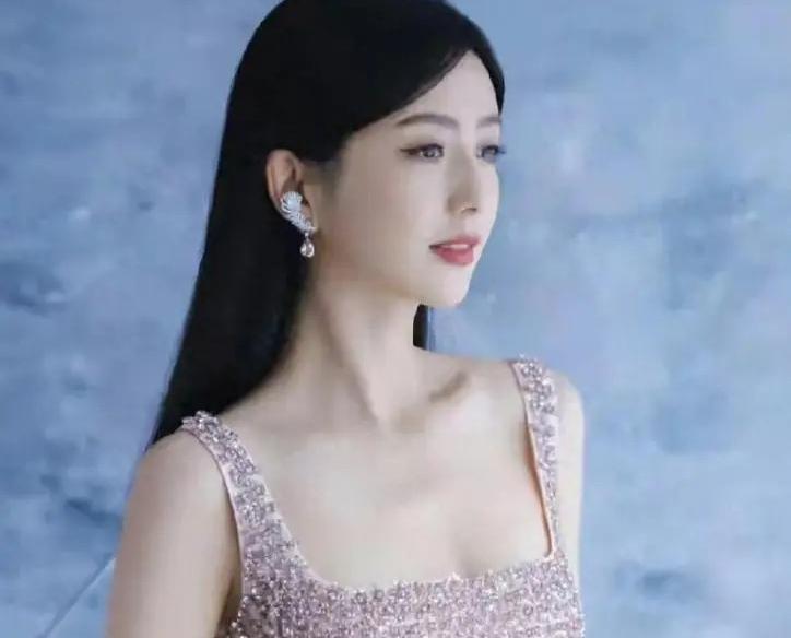 情绪消费席卷赛道:从 “实用买单” 到 “情感共鸣” 的消费革命