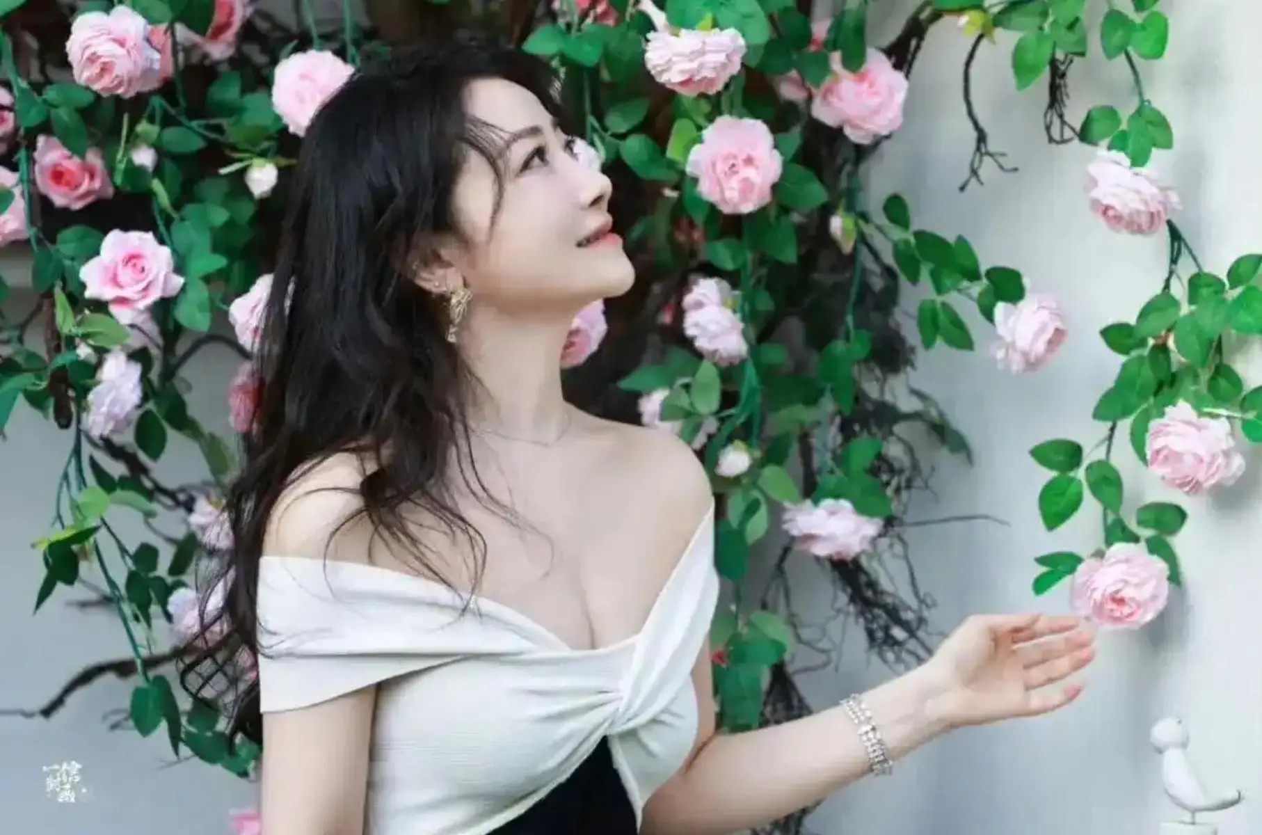 赛力斯股价创历史新高,大盘跌了,持股过节安全吗?