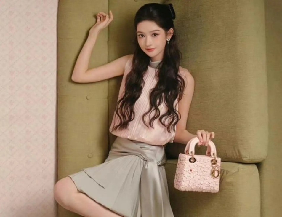 普通人如何靠AI搏机会？我们找到了4个吃螃蟹的人