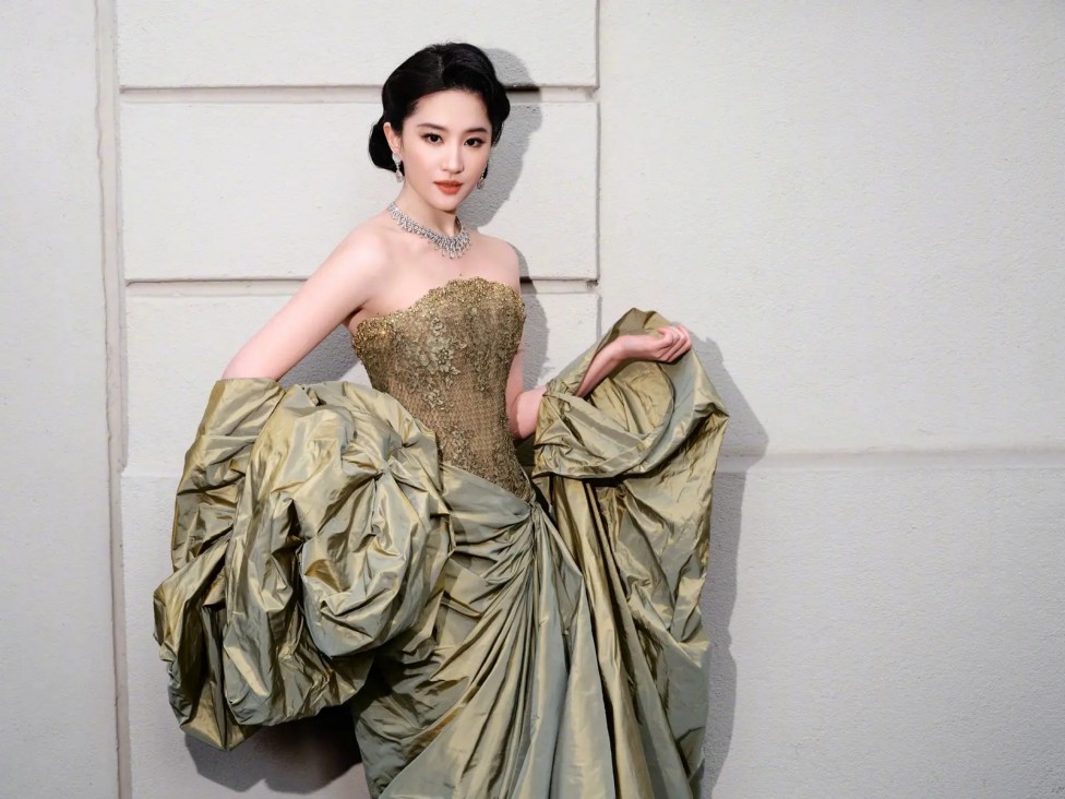 顶级女爱豆对话好莱坞传奇巨星，韩媒：她英语实力出色，能进行英文采访