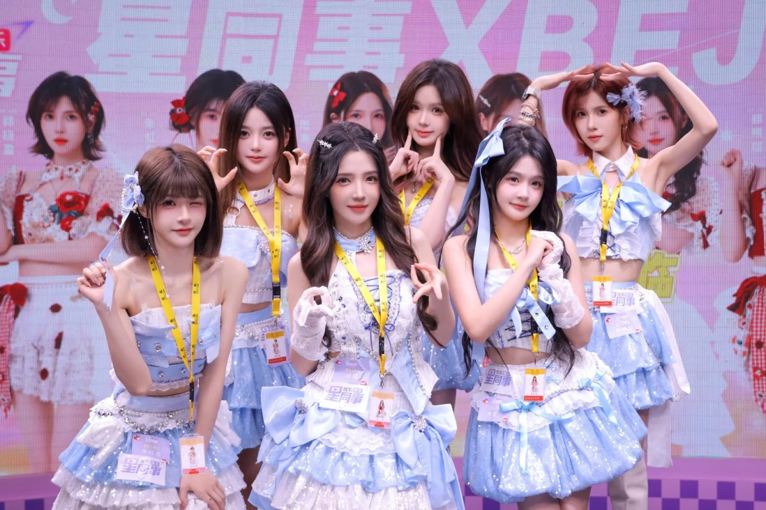 谢娜演唱会现场曝光！场子不大舞台很小，网友直言花上千元不值得